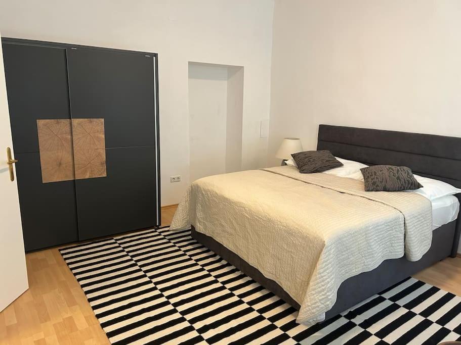 Saturn Apartment Vienna